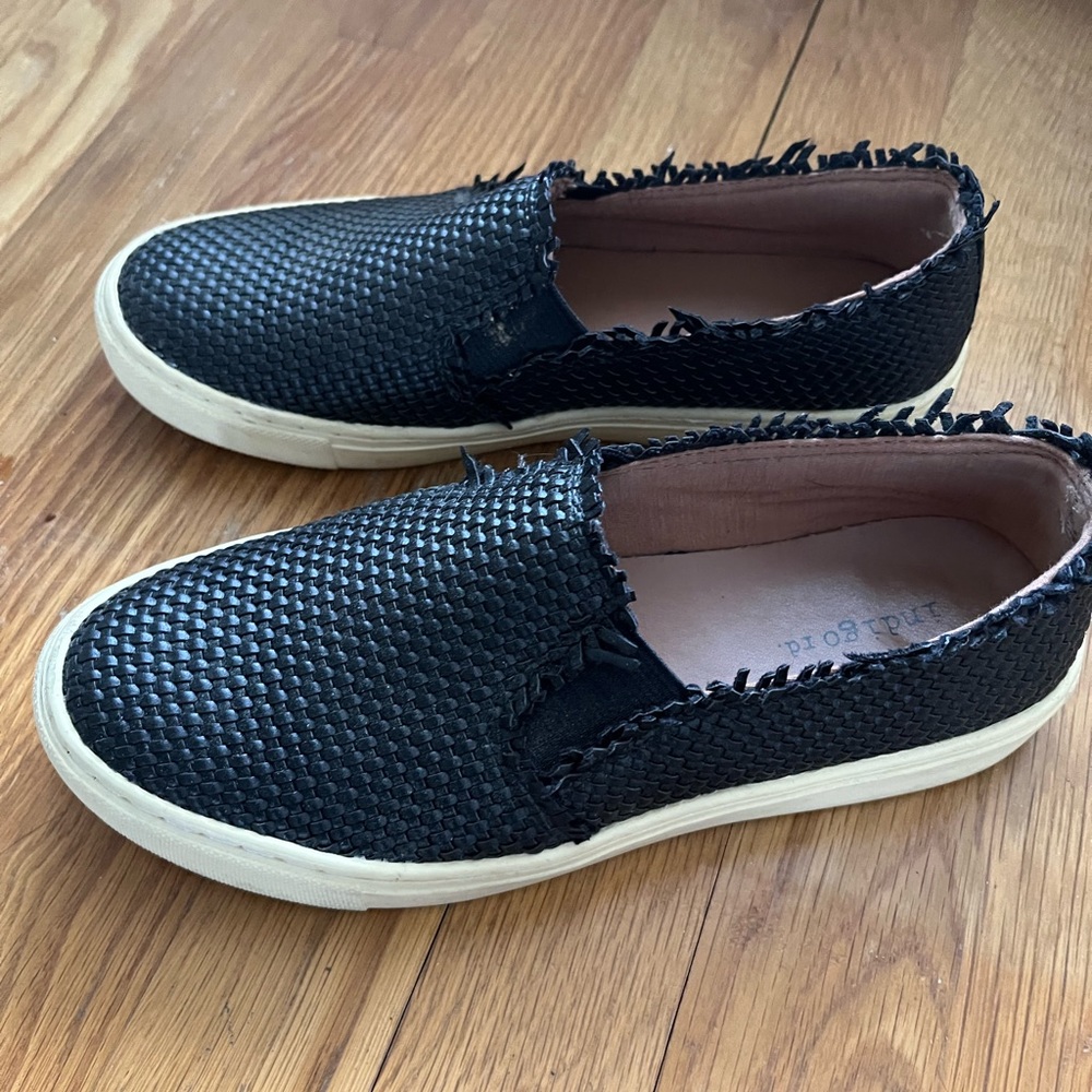 Womens slip on sneakers